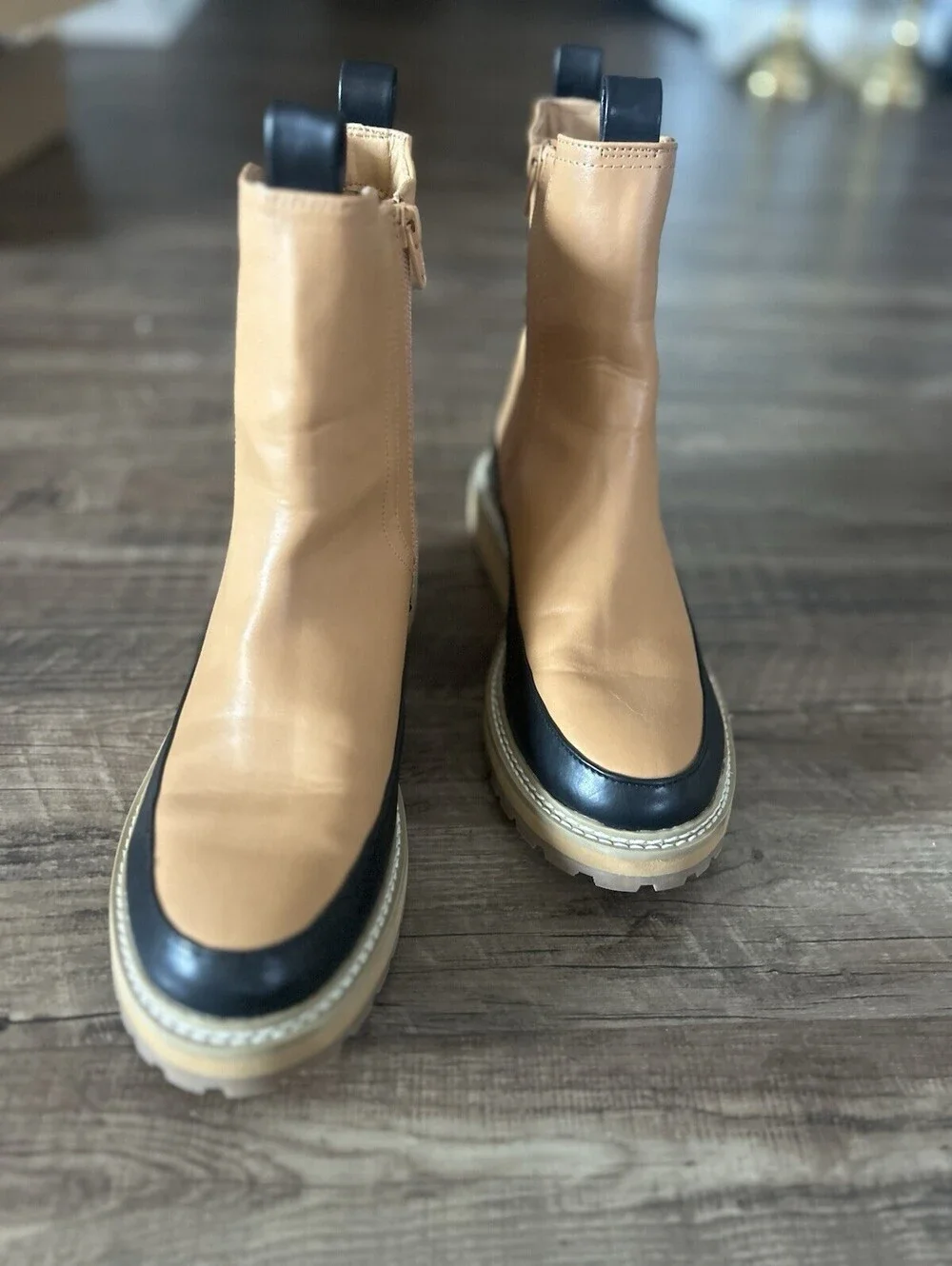Universal Thread Cambria Chelsea Boots Size 9 Women’s